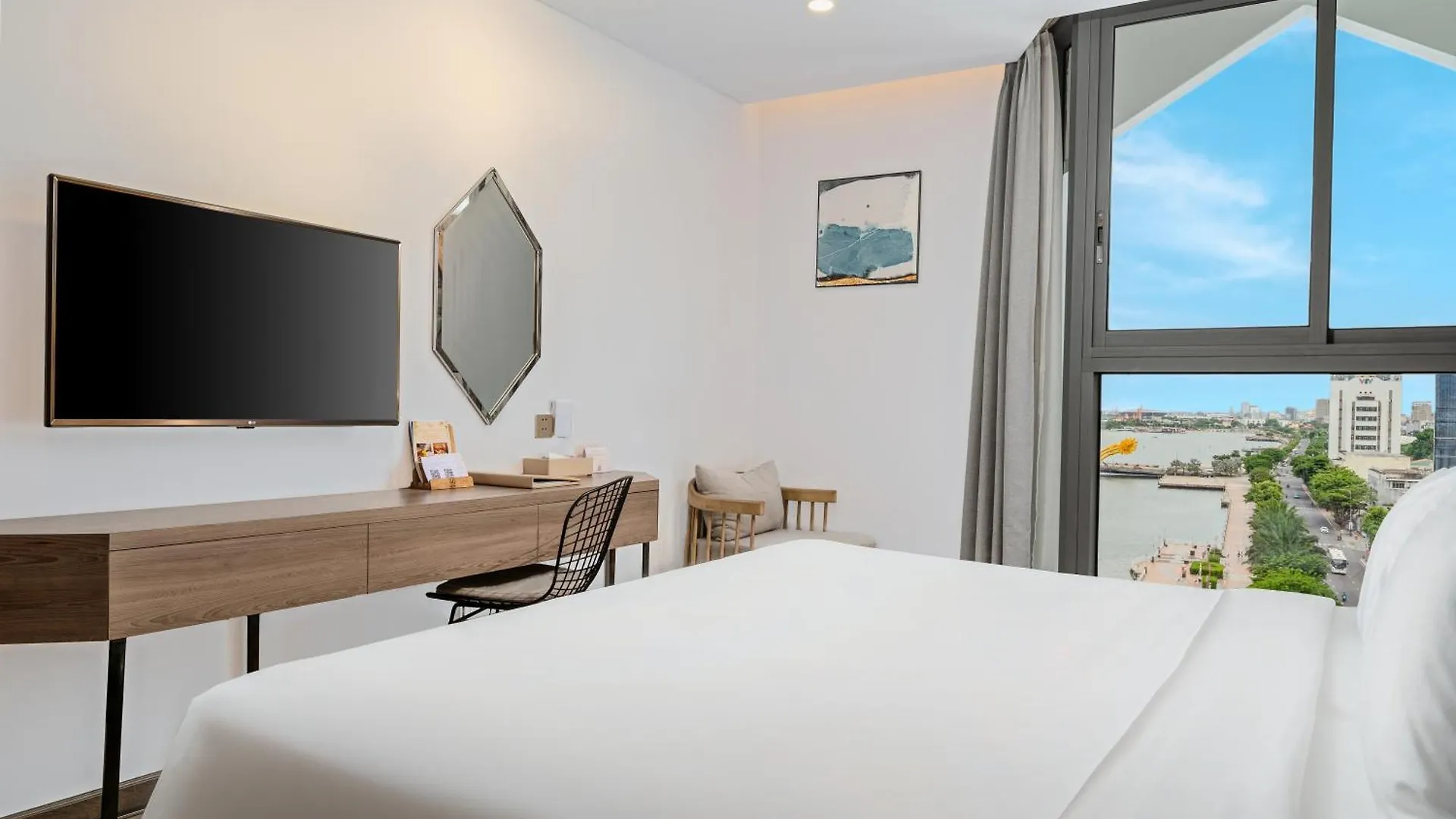 Haian Riverfront Hotel Da Nang