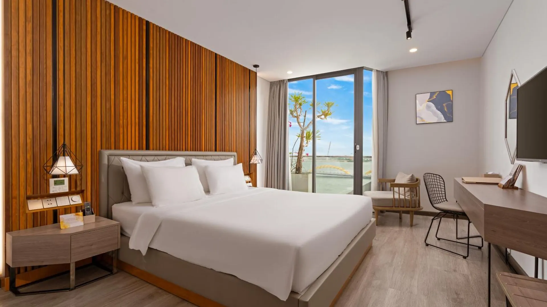 Haian Riverfront Hotel Da Nang