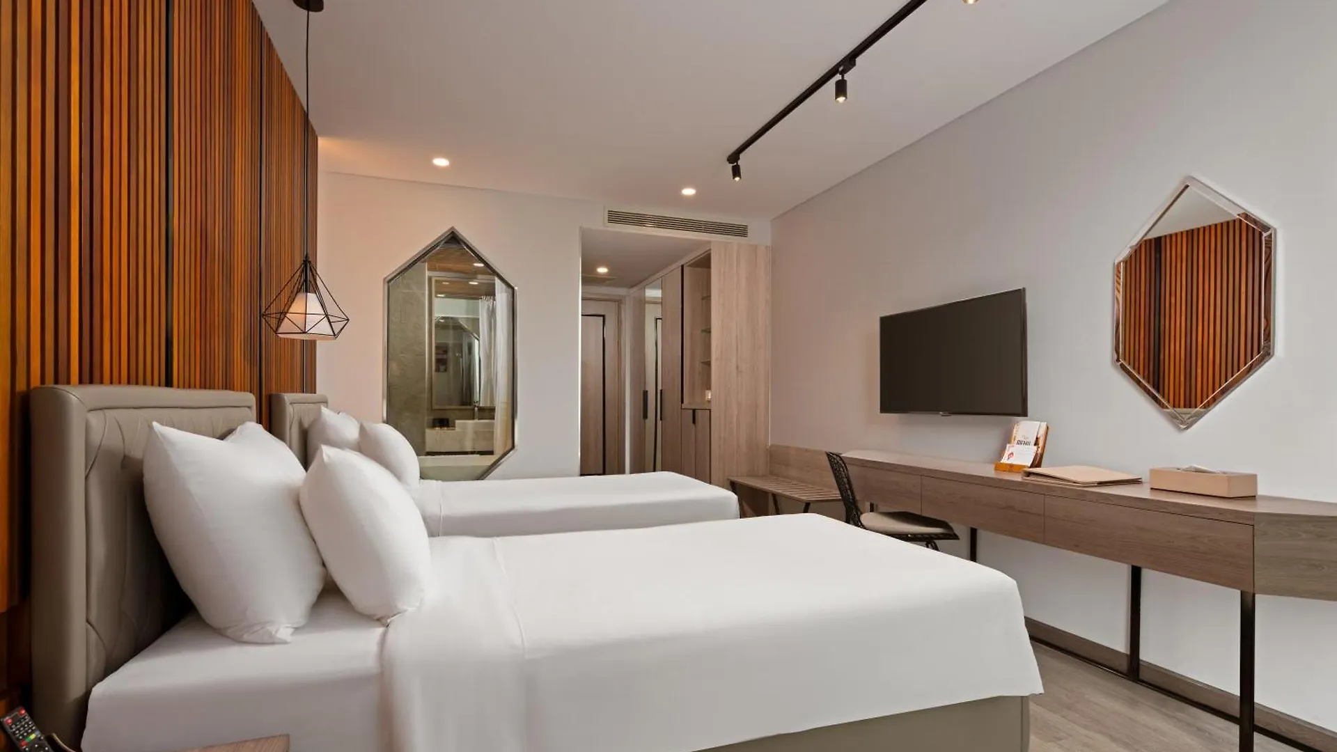 Haian Riverfront Hotel Da Nang