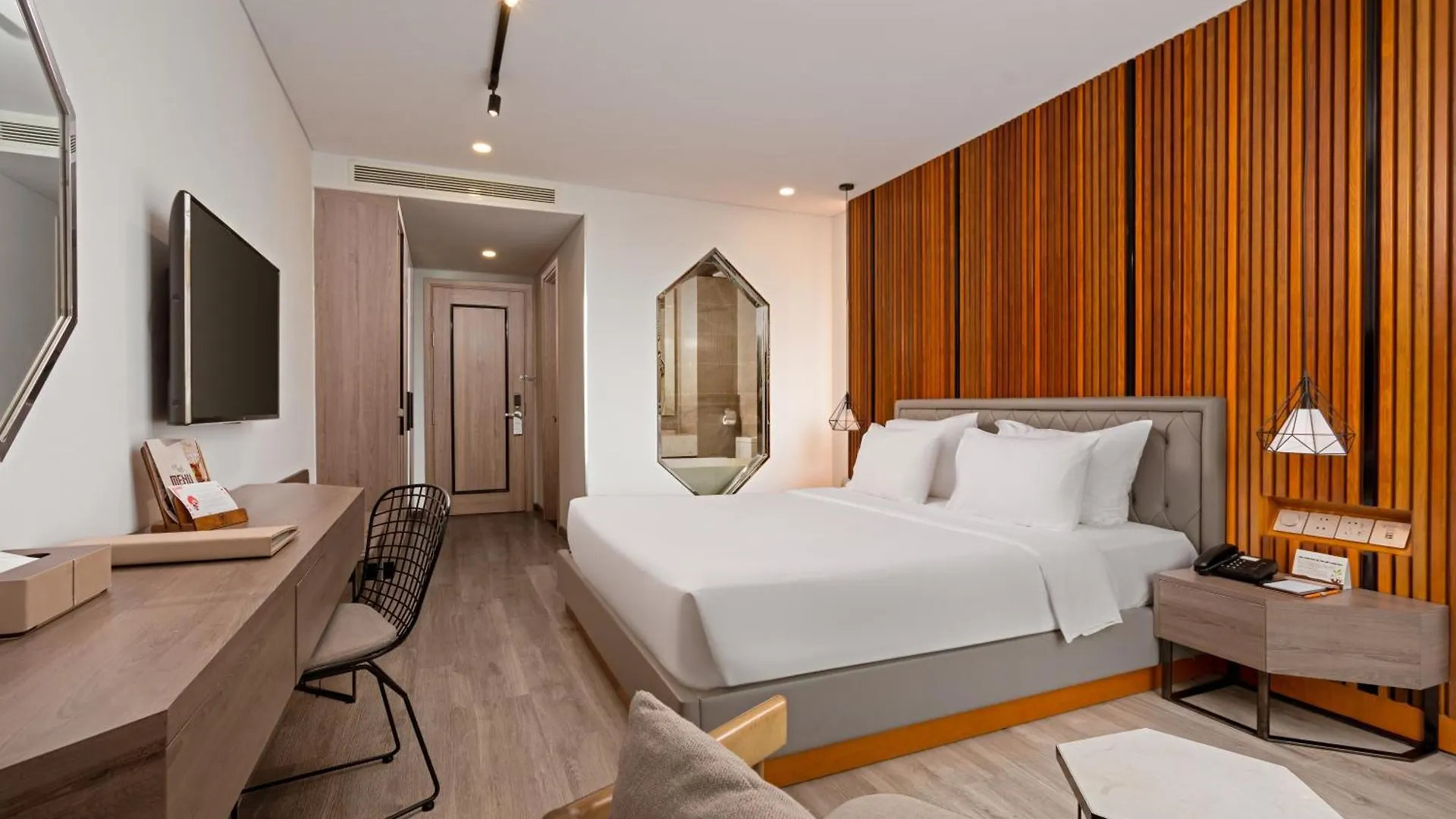 Haian Riverfront Hotel Da Nang 4*,